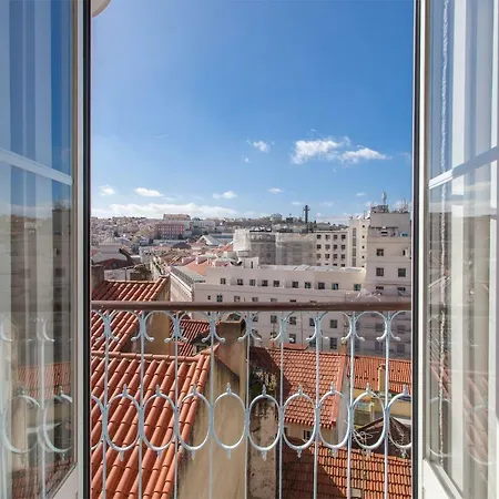 Sunny Mouraria Apartment *